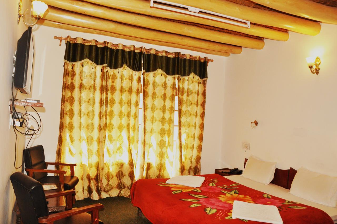 Hotel Jan Palace Leh Buitenkant foto